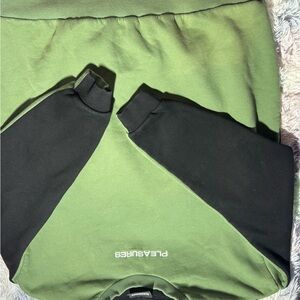 PLEASURES Men's Crewneck Sweater - Green and Black